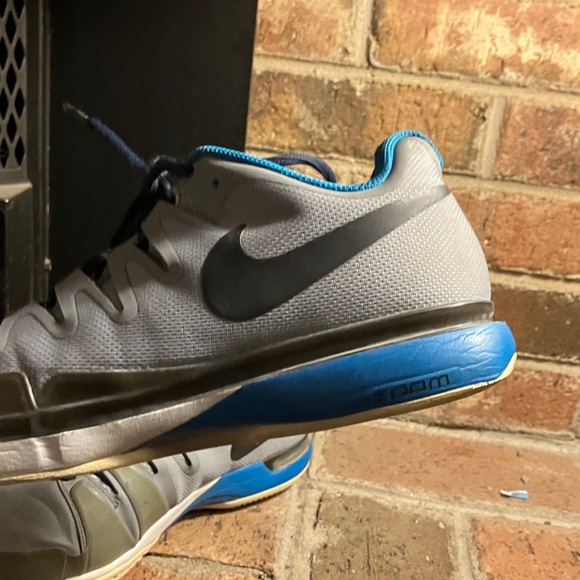 Nike Men's Gray and Blue Athletic Sneakers - Picture 4 of 5